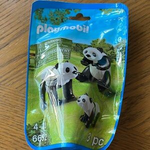 Playmobil Panda Family 6652 NEW